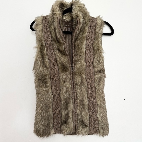 Fenn Wright Manson Taupe Cable Knit Faux Fur Vest Wool Alpaca blend size small - Picture 1 of 4